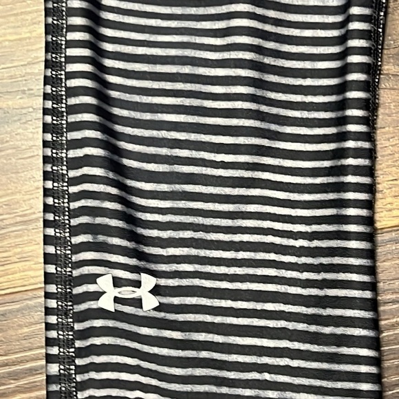 Under Armour women's black and gray sports Capri leggings size small - Picture 4 of 8
